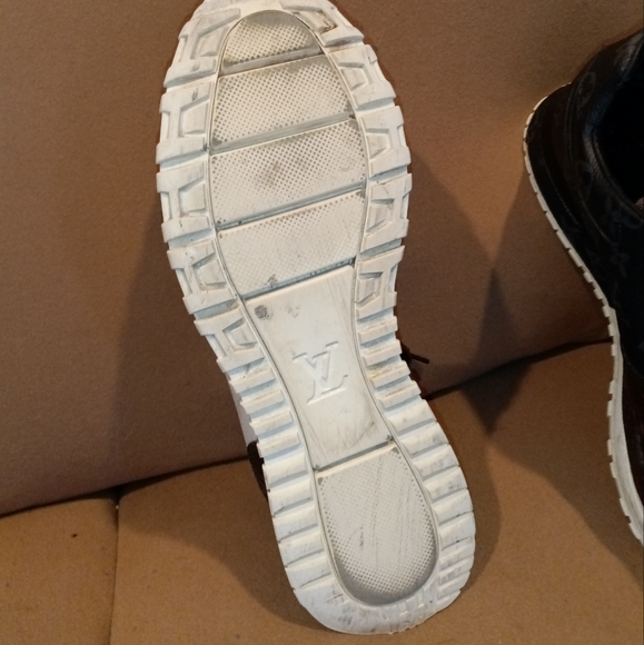 LV RUN AWAY SNEAKERS - Picture 5 of 12